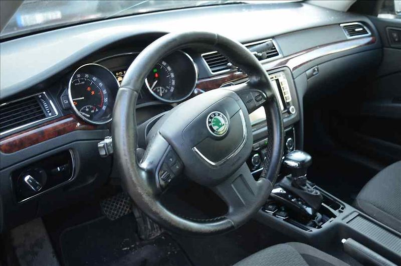 Škoda Superb (2011) 2,0 TDI - fotka 25 z 35