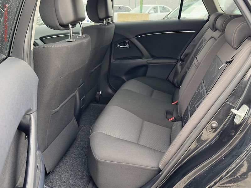 Toyota Avensis (2012) 2.0d, 1.maj,ČR, Xenon, AC - fotka 10 z 17