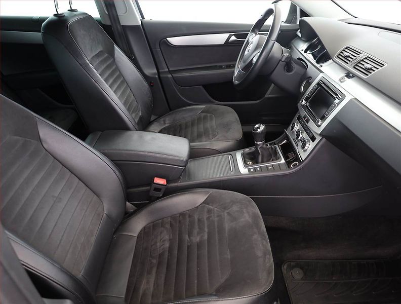 Volkswagen Passat (2013) 2.0 TDI, 4X4, Serv.kniha - fotka 7 z 18