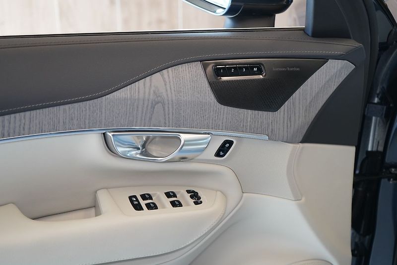 Volvo XC90 B5 PLUS AWD, Vzduch, Ventilace - fotka 21 z 47