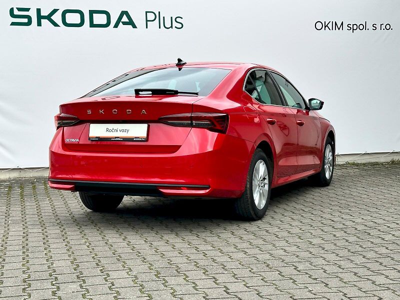 Škoda Octavia (2024) 1.5 TSI 110kW MHEV Top Selecti - fotka 2 z 23