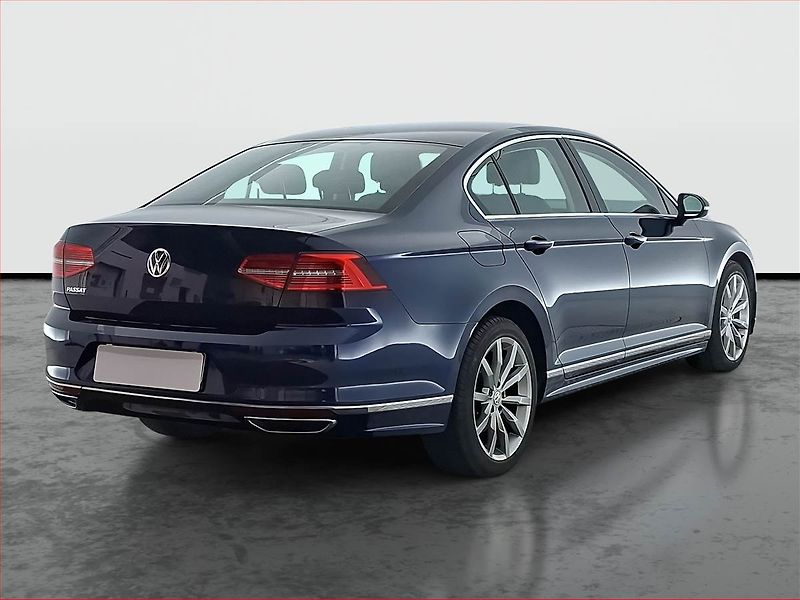 Volkswagen Passat (2018) R-Line 2.0 TDI, Kůže, Tempomat - fotka 5 z 19