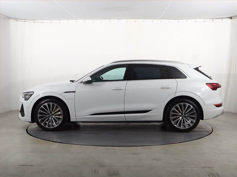 Audi e-tron (2020) S-Line 50 quattro - fotka 3 z 27