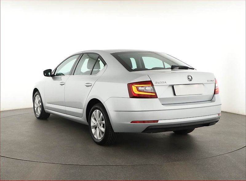 Škoda Octavia (2018) Style 1.6 TDI, ČR,1.maj - fotka 4 z 14
