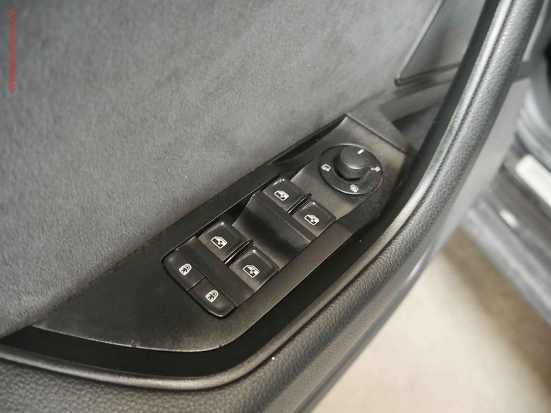 Škoda Superb (2018) 2.0 TDI 4x4, ČR, DSG, navi - fotka 21 z 23