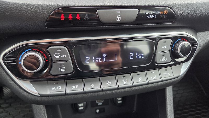 Hyundai i30 (2023) 1.5T-GDI 117 kW, Smart CZ DPH - fotka 19 z 30