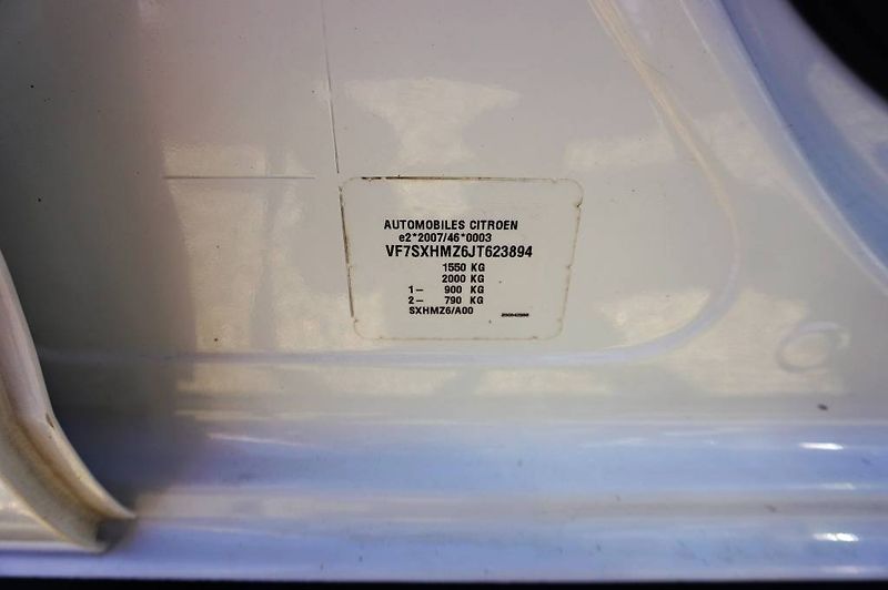 Citroën C3 (2018) SHINE 1,2 PT 60 kW - fotka 19 z 51