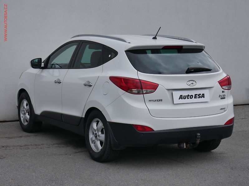 Hyundai ix35 (2012) 2.0 CRDi, ČR, AC, TZ, park - fotka 6 z 23
