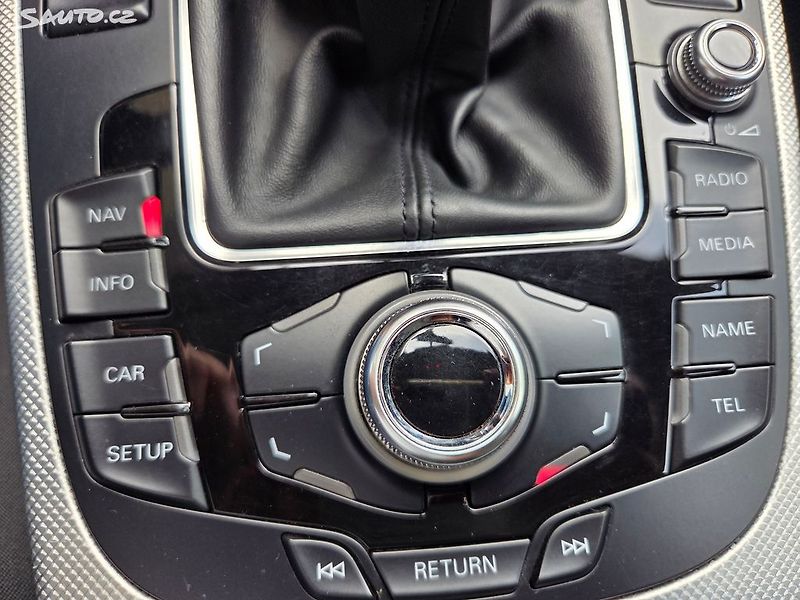 Audi A4 (2015) 2.0TDI 140kw S line Quattro - fotka 30 z 39