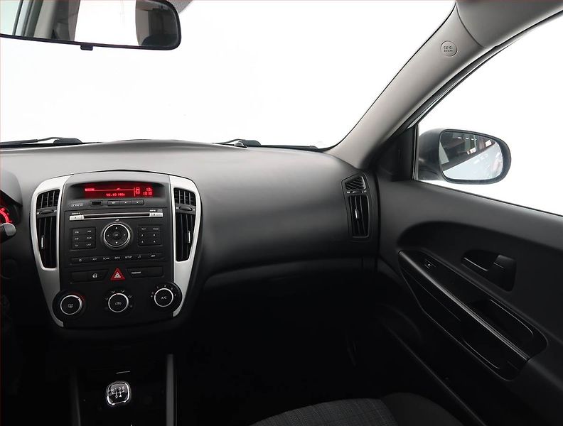 Kia Ceed (2012) 1.4 CVVT - fotka 8 z 15