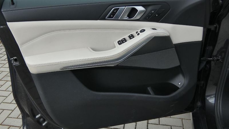 BMW X5 xDrive 45e - fotka 8 z 24