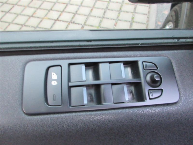 Land Rover Discovery Sport 2,0 TD4 110Kw, AWD, Nové v ČR - fotka 24 z 31