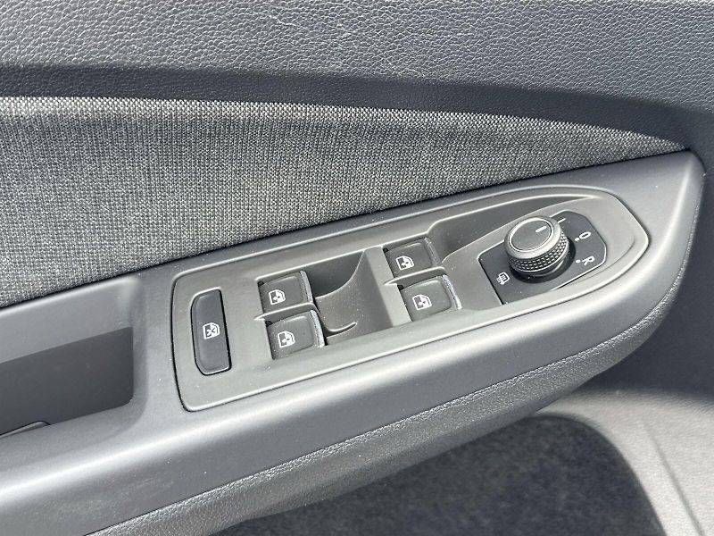 Volkswagen Golf (2022) 2.0 TDI Variant Life - fotka 11 z 30