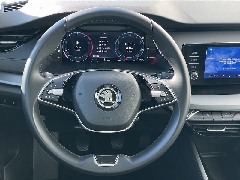 Škoda Octavia 2,0 TDI Combi Ambition Plus - fotka 8 z 24