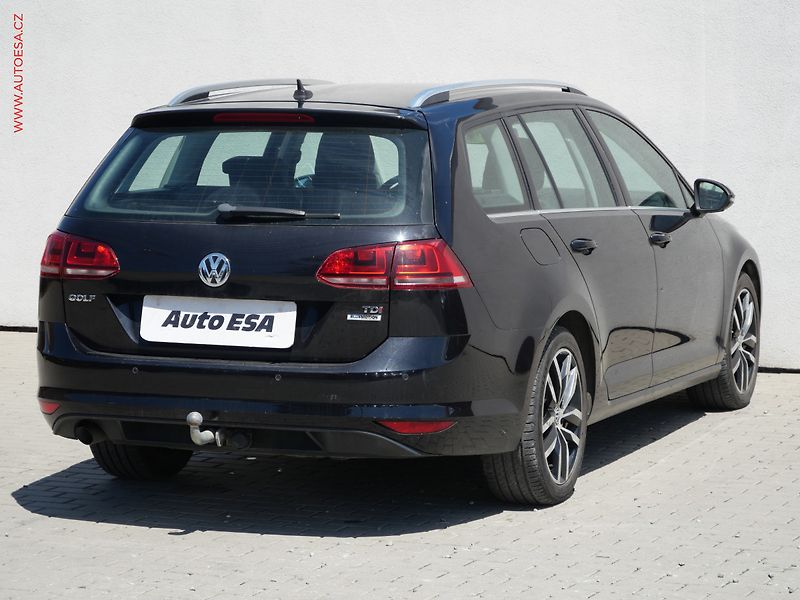 Volkswagen Golf (2015) 1.6TDi, ČR, DSG, park.asist - fotografie inzerátu