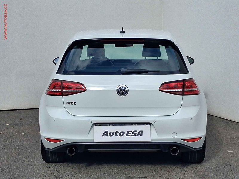 Volkswagen Golf (2013) 2.0 TSi, GTi, bixen, navi - fotka 5 z 17