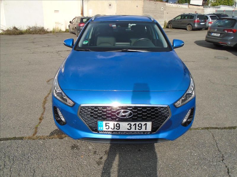 Hyundai i30 1,6 - fotka 7 z 36