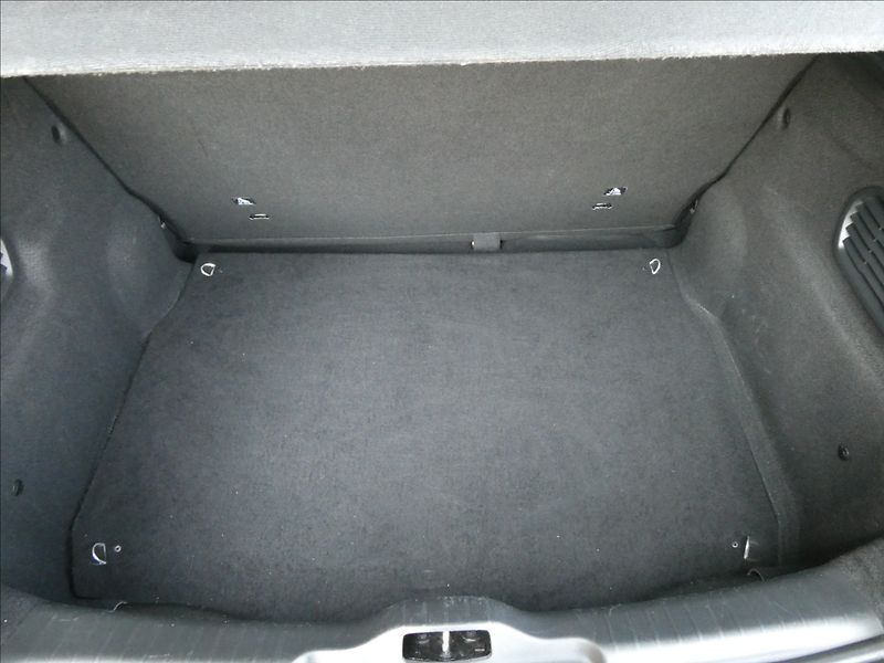 Citroën C4 Cactus 1,2 PureTech 60kW NAVI - fotka 14 z 33