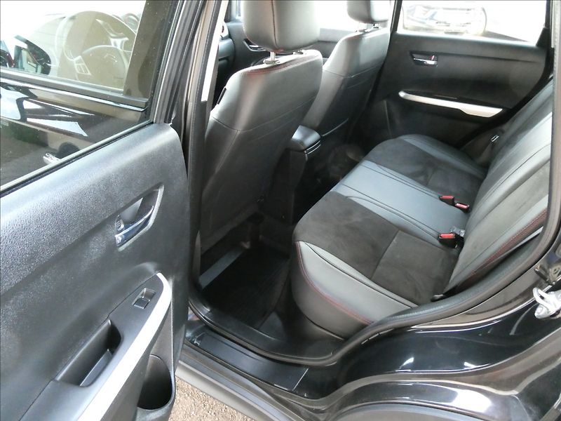 Suzuki Vitara 1,4 T 103kW 4x4 automat,závěs - fotka 18 z 49