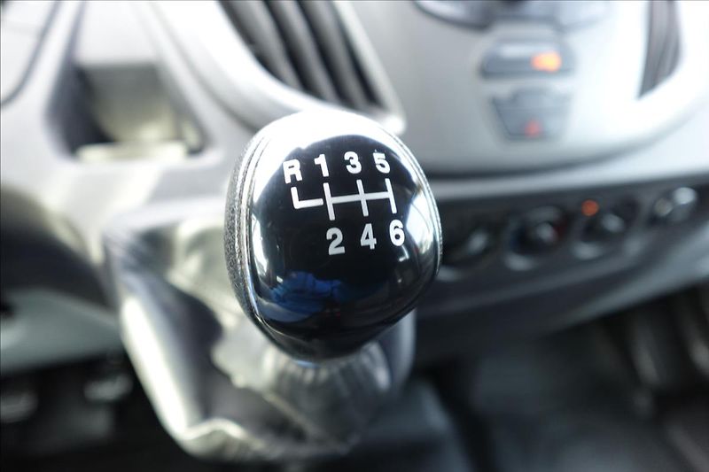 Ford Transit 2,2 TDCi  L2H2 9MÍST BUS KLIMA - fotka 42 z 42