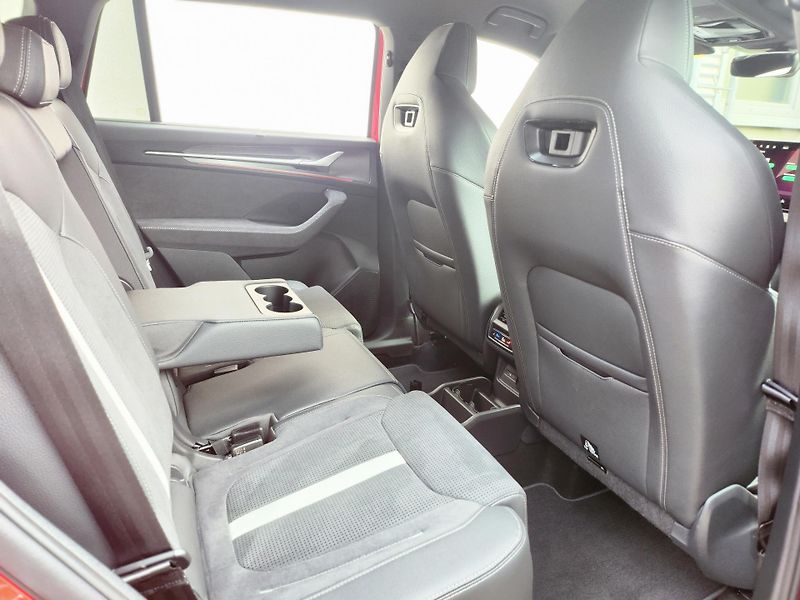 Škoda Kodiaq Sportline iV 1.5 TSI 150kw DSG - fotka 25 z 28