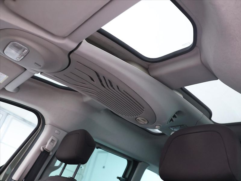 Peugeot Partner Tepee 1,6 HDI 80kW Premium Pano - fotka 21 z 28