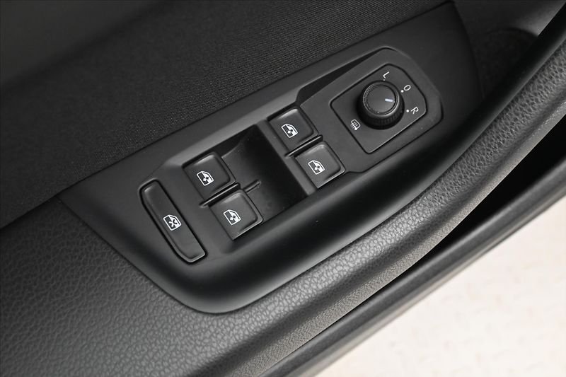 Volkswagen Passat 2,0 TDI 110kW DSG Business Zár - fotka 26 z 32