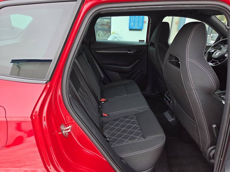 Škoda Karoq Sportline 1.5 TSI DSG tažné - fotka 40 z 45