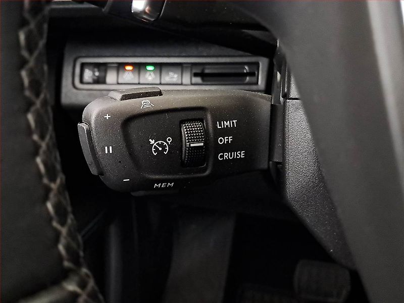 Peugeot 3008 (2021) 1.5 BlueHDi, Automat, ČR,1.maj - fotka 17 z 22