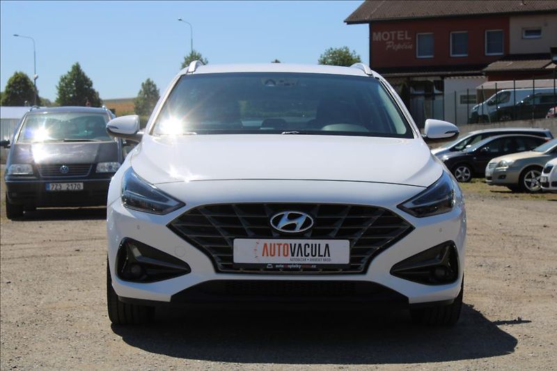 Hyundai i30 1,5 i  SMART, VÝHŘEVY, ČR - fotka 2 z 34