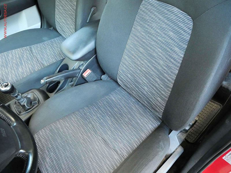 Kia Ceed (2009) 1.4i, ČR, AC - fotka 9 z 19