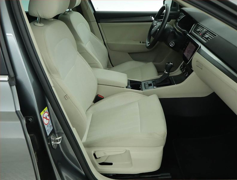Škoda Superb (2022) Style 2.0 TDI, Automat - fotka 9 z 17