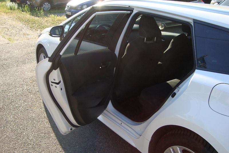 Toyota Corolla (2023) 1.8i Hybrid,ČR,1,Maj. - fotka 32 z 78