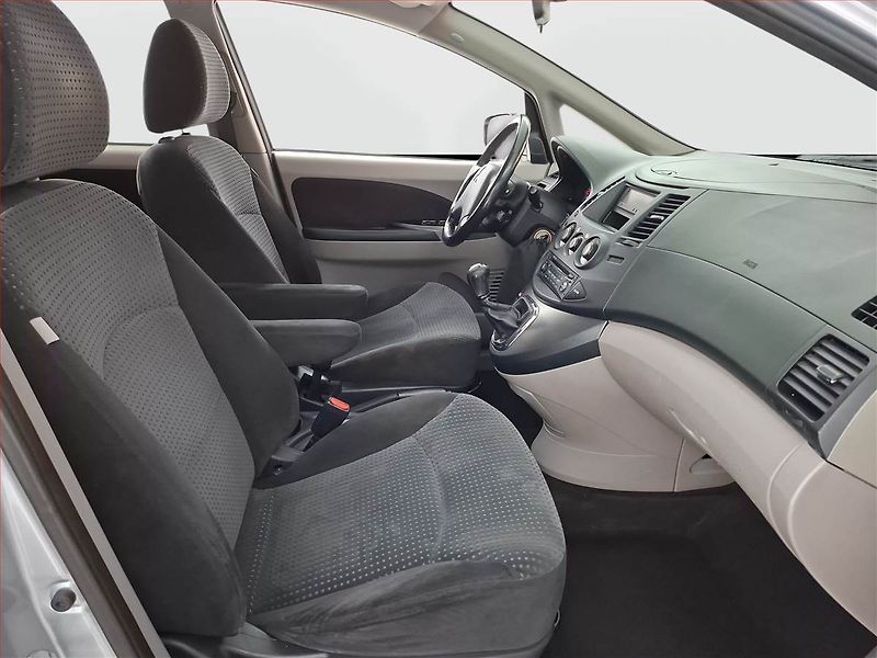 Mitsubishi Grandis (2005) 2.4, 6 míst, po STK, Tažné - fotka 9 z 17