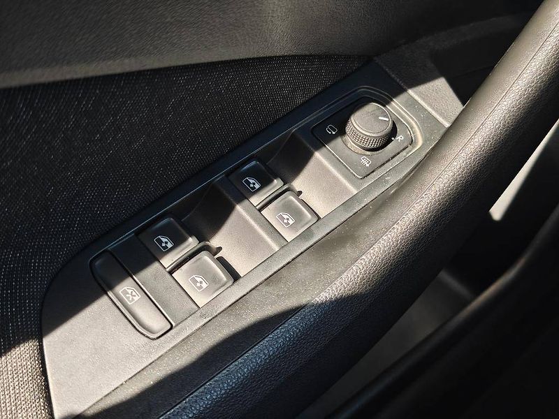 Škoda Kamiq Top Selection 6MP 1,0TSI - fotka 19 z 22