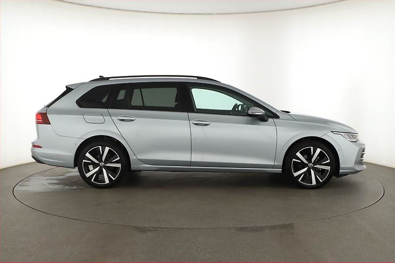 Volkswagen Golf (2025) Life 1.5 eTSI - fotka 6 z 20