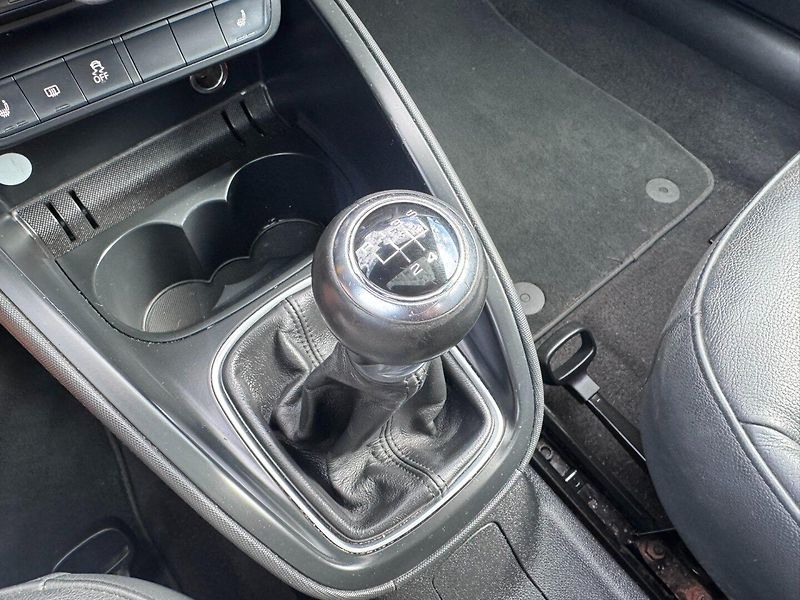 Audi A1 (2011) 1,2 TFSI 63 KW NOVÁ SPOJKA STK - fotka 32 z 50