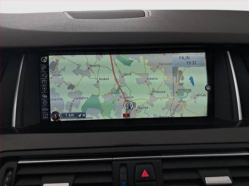 BMW Řada 5 (2014) 525d xDrive, 4X4, Automat - fotka 23 z 24