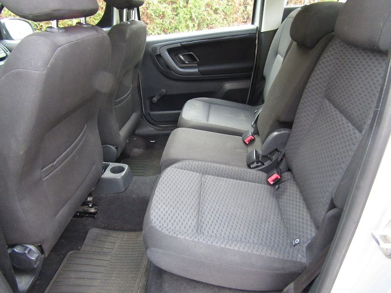 Škoda Roomster (2011) 1.6 TDI 66kW - fotka 21 z 36