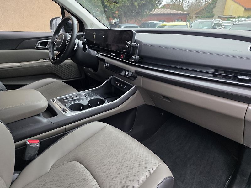 Kia Carnival 2.2-9 MÍST-DPH-KŮŽE - fotka 12 z 28