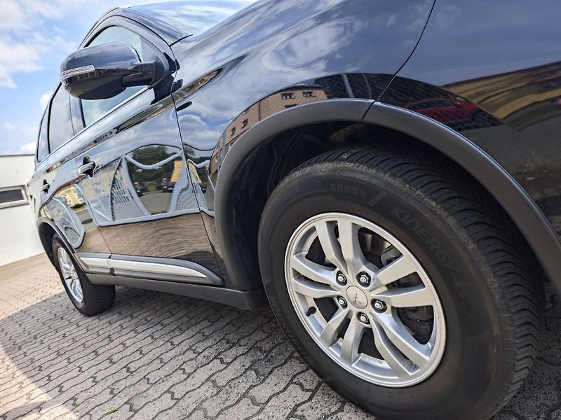 Mitsubishi Outlander (2021) 2.0 Mivec Diamant 2WD Kamera - fotka 37 z 44