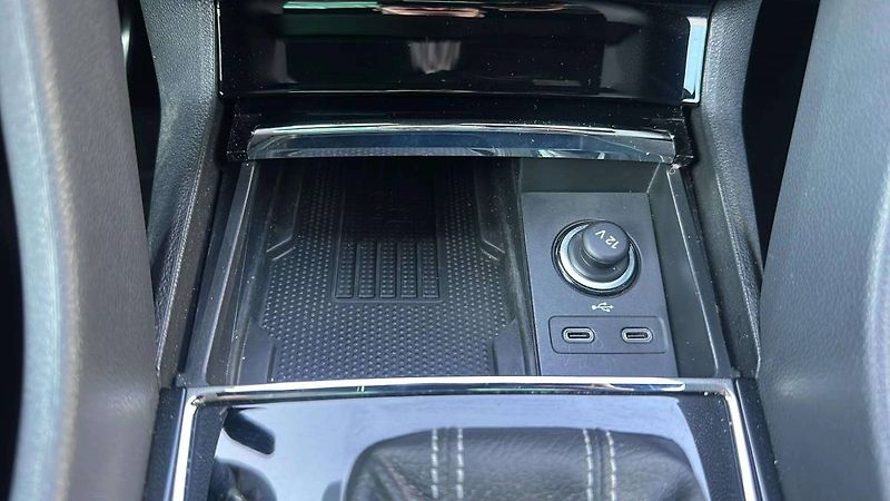 Škoda Karoq Sportline 2,0 TSI 140kW DSG7 4 - fotka 18 z 32
