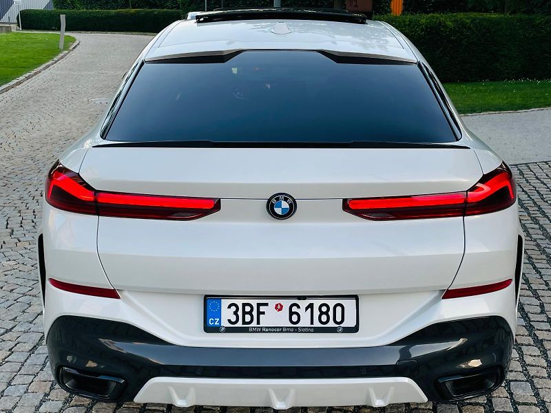 BMW X6 40D MSPORT 4x4 SERVISKA TAŽNÉ - fotka 13 z 58