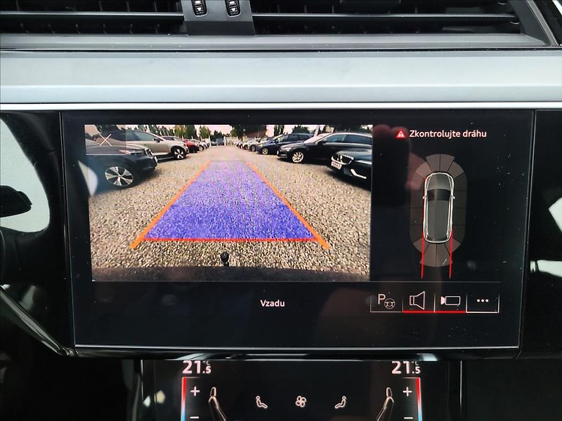 Audi e-tron 0,0 55,95KWH,4x4,SOH 90,6% - fotka 25 z 50