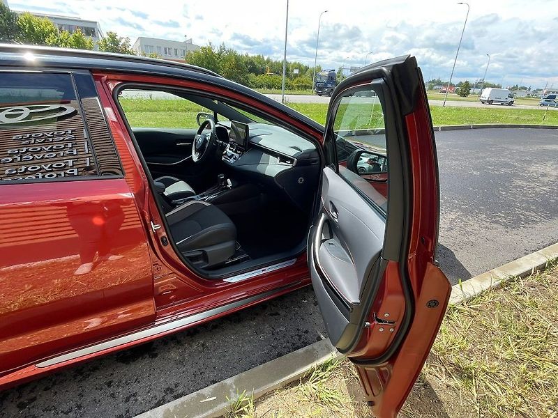 Toyota Corolla 2.0 Hybrid GR SPORT - fotka 24 z 28