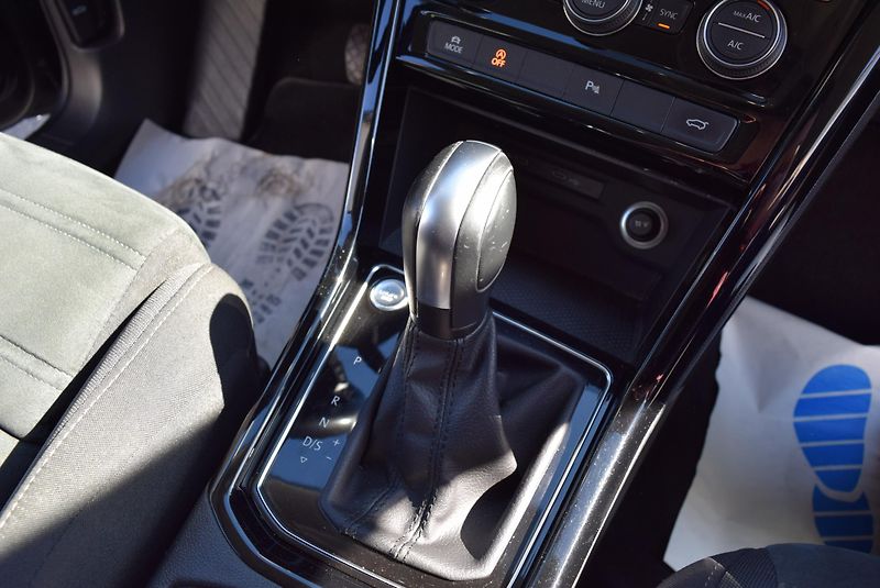 Volkswagen Touran (2021) 2.0TDI 110kw DSG 7MÍST HIGHLIN - fotka 44 z 50
