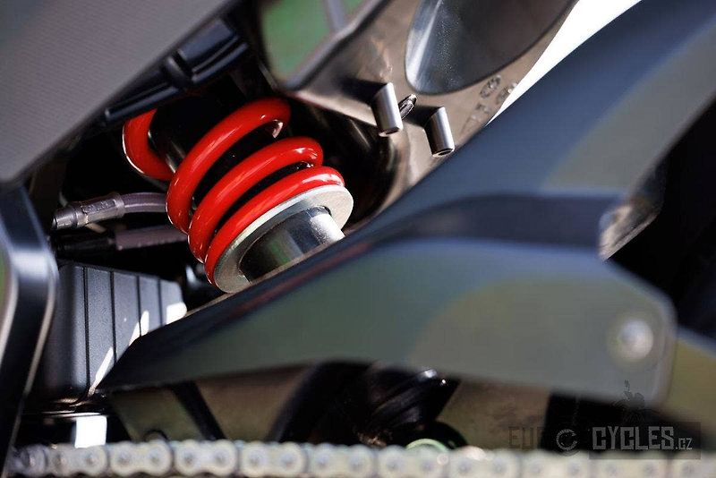 Aprilia Tuono 125 (2026) Euro 5+ AKCE - fotka 6 z 7