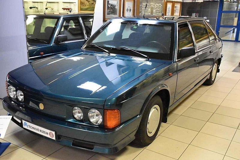 Tatra 613-K měla veřejnou premiéru před 35 lety