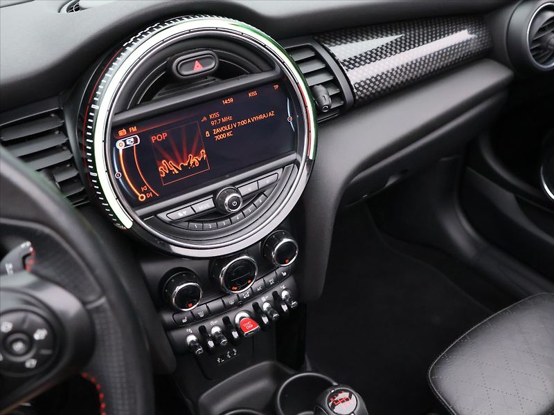 Mini Cooper 2,0 i JCW 170kW Cabrio Manual - fotka 26 z 39
