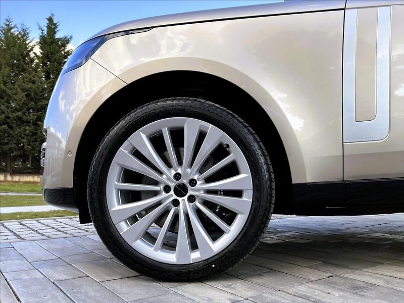 Land Rover Range Rover (2026) 4,4 P540 V8 AUTOBIOGRAPHY SWB* - fotka 3 z 38